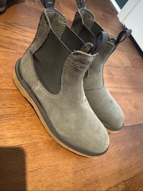 Sorel Suede Chelsea Boots in Dark Gray